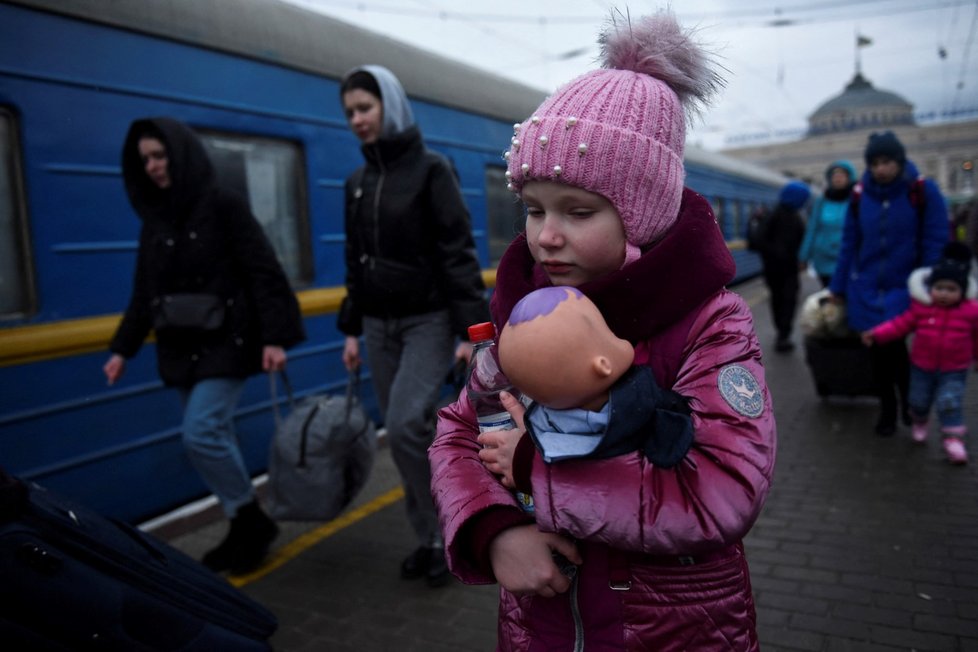 Vlak odváží ženy a děti z Oděsy, 8. 3. 2022.