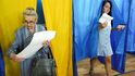 V neděli ráno začaly na Ukrajině předčasné parlamentní volby.