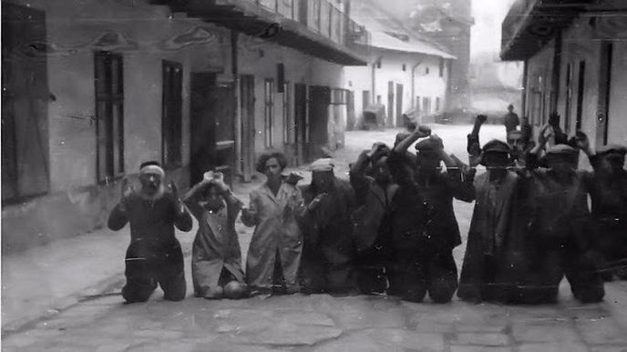 Šokující historické fotografie z pogromu na Židy v ukrajinském Lvově. Šokující historické fotografie z pogromu na Židy v ukrajinském Lvově.