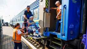 Evakuace obyvatel z Pokrovska v Doněcké oblasti (19. 8. 2022)