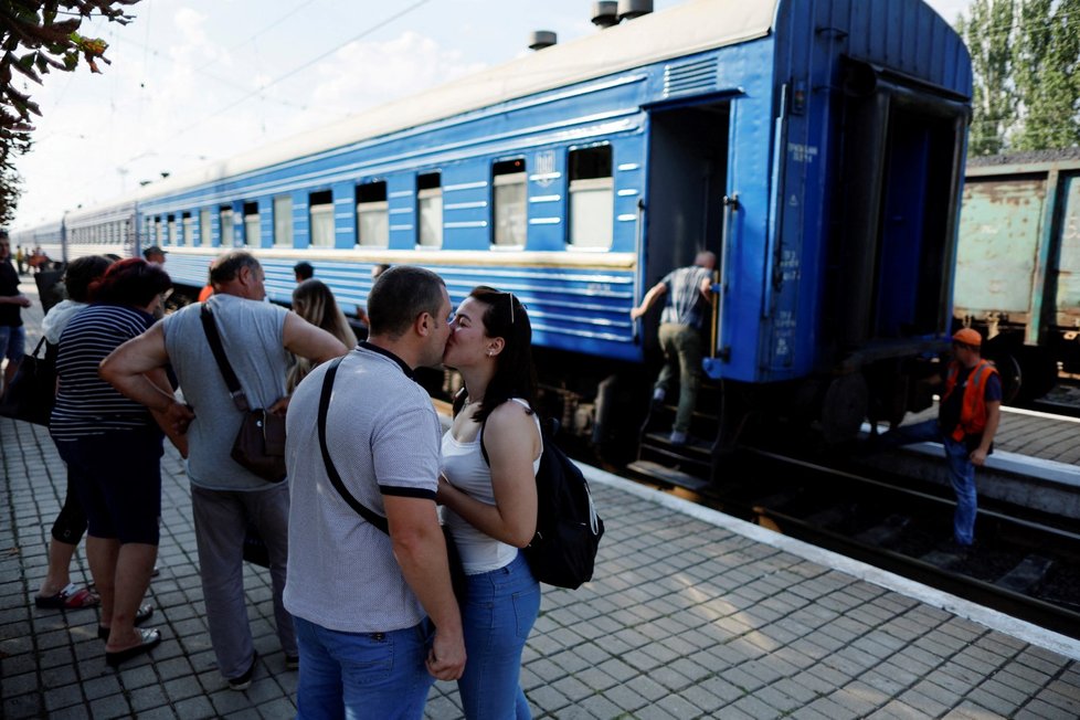 Evakuace obyvatel z Pokrovska v Doněcké oblasti (19. 8. 2022)