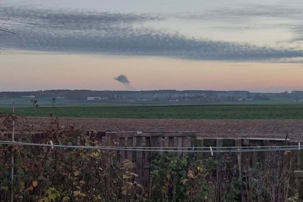 Kouř po explozi na ukrajinsko-polské hranici (15.11.2022)