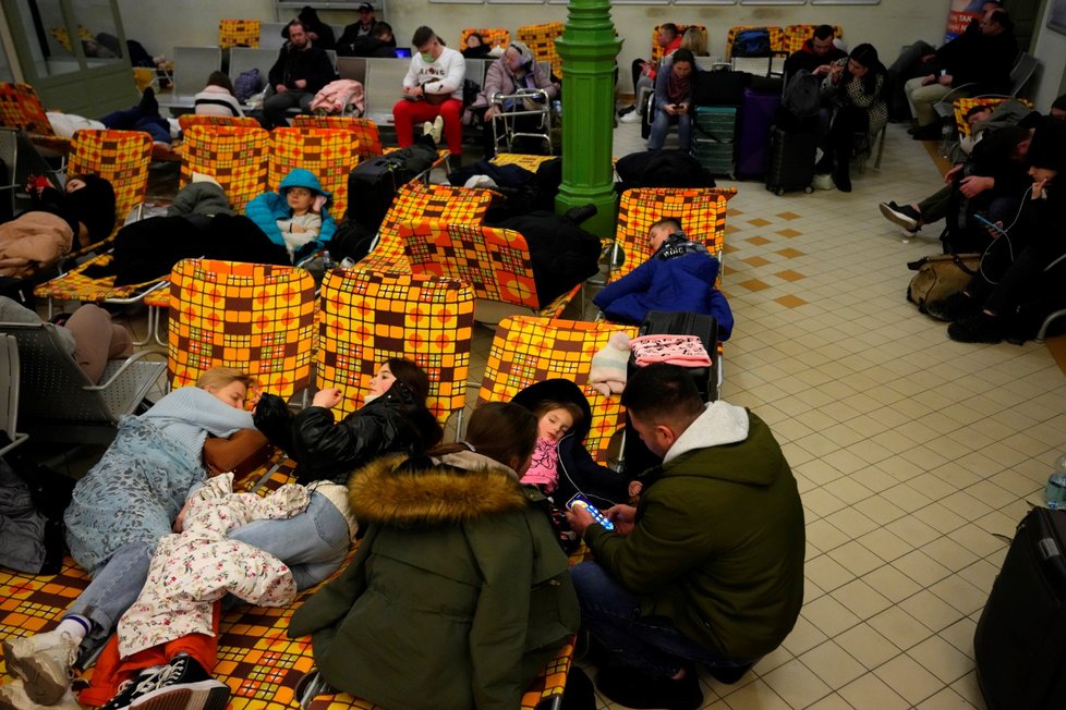 Vlaková stanice v polské Přemyšli, kde nocují uprchlíci z Ukrajiny (25.2.2022)