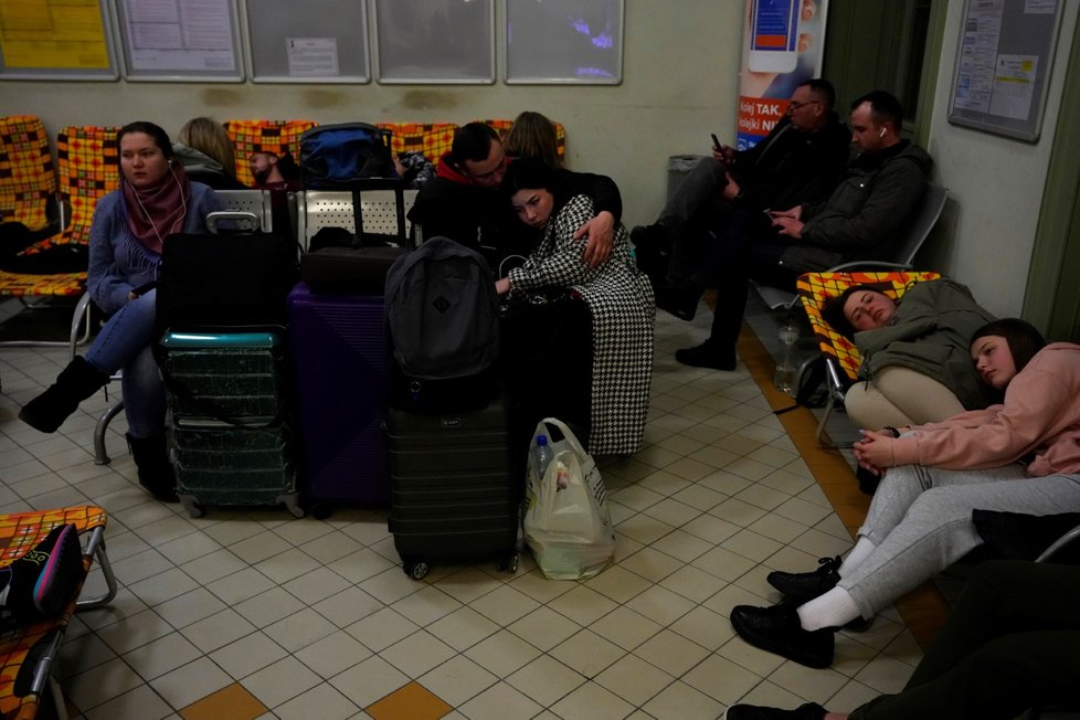 Vlaková stanice v polské Přemyšly, kde nocují uprchlíci z Ukrajiny (25.2.2022)