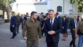 Volodymyr Zelenskyj a Andrej Duda uctili památku obětí volyňského masakru. (9.7.2023)