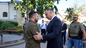 Volodymyr Zelenskyj a Andrej Duda uctili památku obětí volyňského masakru. (9.7.2023)