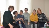 Sestry Larisa a Naďa posbíraly děti a vnoučata a prchly: Našly domov i pro autistu Váňu (6)