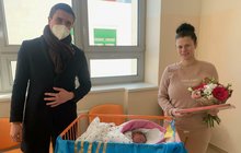 Těhotná uprchla z Hostomelu, porodila v Českých Budějovicích holčičku!