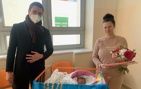 Irynu navštívil náměstek hejtmana František Talíř. Mira je první dítě, které se narodilo na jihu Čech ukrajinské matce prchající před válkou.