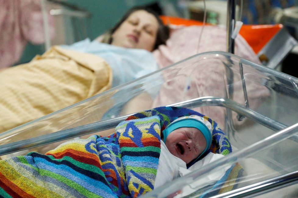 Kyjev: Novorozenecké oddělení se schovalo ve sklepě.
