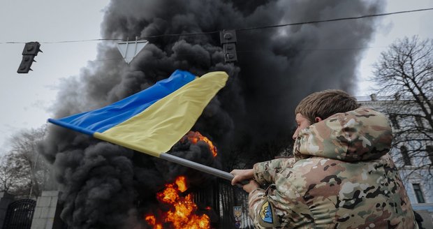  V Kyjevě si podávají dveře západní politici, v Donbasu se umírá 