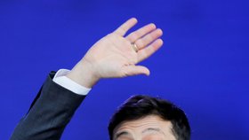 Volodymyr Zelensky je známý herec a komik, prozatím volby vyhrává, alespoň podle prvního kola a předběžných výsledků