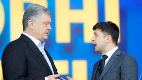 Prezident Petro Porošenko a kandidát Volodymyr Zelensky spolu zuřivě debatovali. Vzájemně se obviňovali