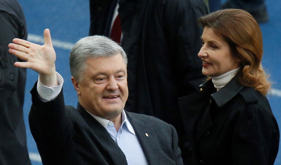 Ukrajinský prezident Petro Poroshenko a jeho žena Maryna Poroshenková během debaty kandidátů