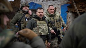 Ukrajinský prezident Volodymyr Zelenskyj navštívil vojáky na frontě v Záporoží (5. 2.)