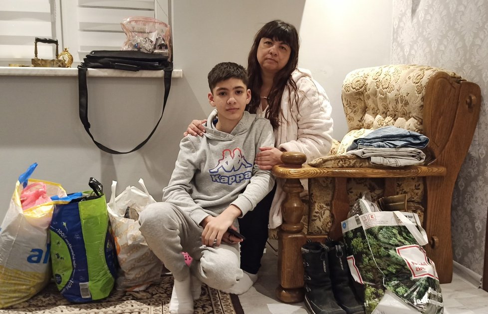 Ukrajinka Lydia Zacharová (44) se synem Jurijem (13) našli azyl u rodiny Milanové v Písku na Frýdecko-Místecku.