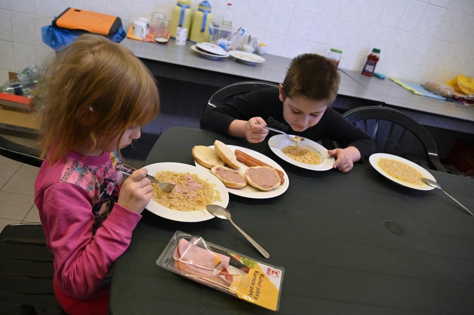 Uprchlíkům zajistí Brno jedno teplé jídlo denně.