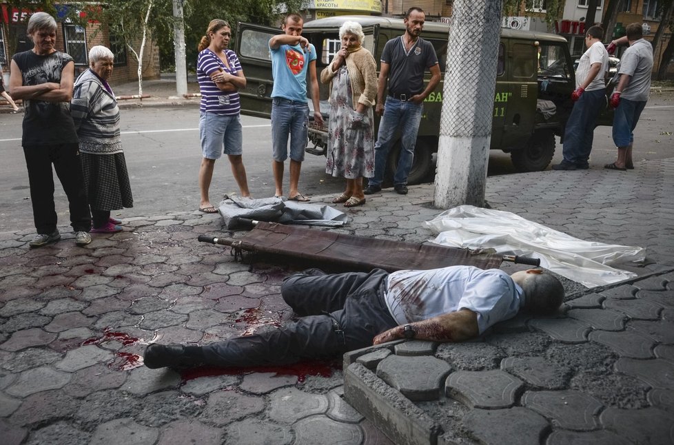 V Doněcku nadále umírají civilisté, střely z jedné či druhé strany si nevybírají