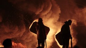 Na Ukrajině panuje ohnivé peklo. V noci na dnešek vzplály barikády.