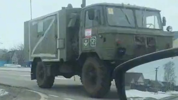 Sociální sítě šokovala videa s ruskou vojenskou těžkou technikou, která má označení &#34;Z&#34;.