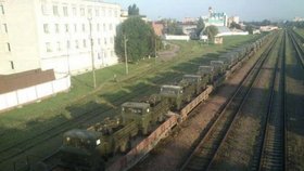 Ruské vojenské vybavení míři do pohraniční oblasti