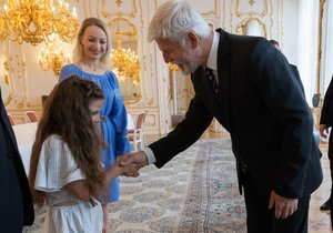 Prezident Petr Pavel přijal na Pražském hradě ukrajinskou holčičku, kterou napadli a poplivali spolužáci.