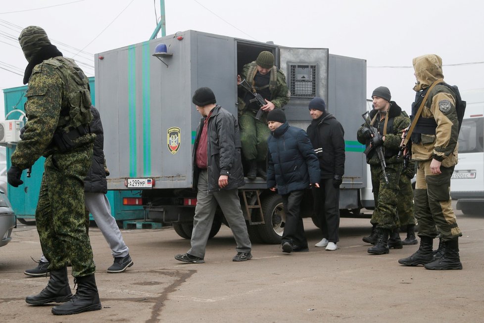 Výměna zajatců mezi Ukrajinou a proruskými separatisty (29. 12. 2019)