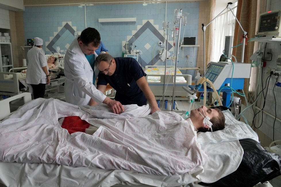 Zranění v nemocnici ve městě Brovary nedaleko Kyjeva. (1.3.2022)