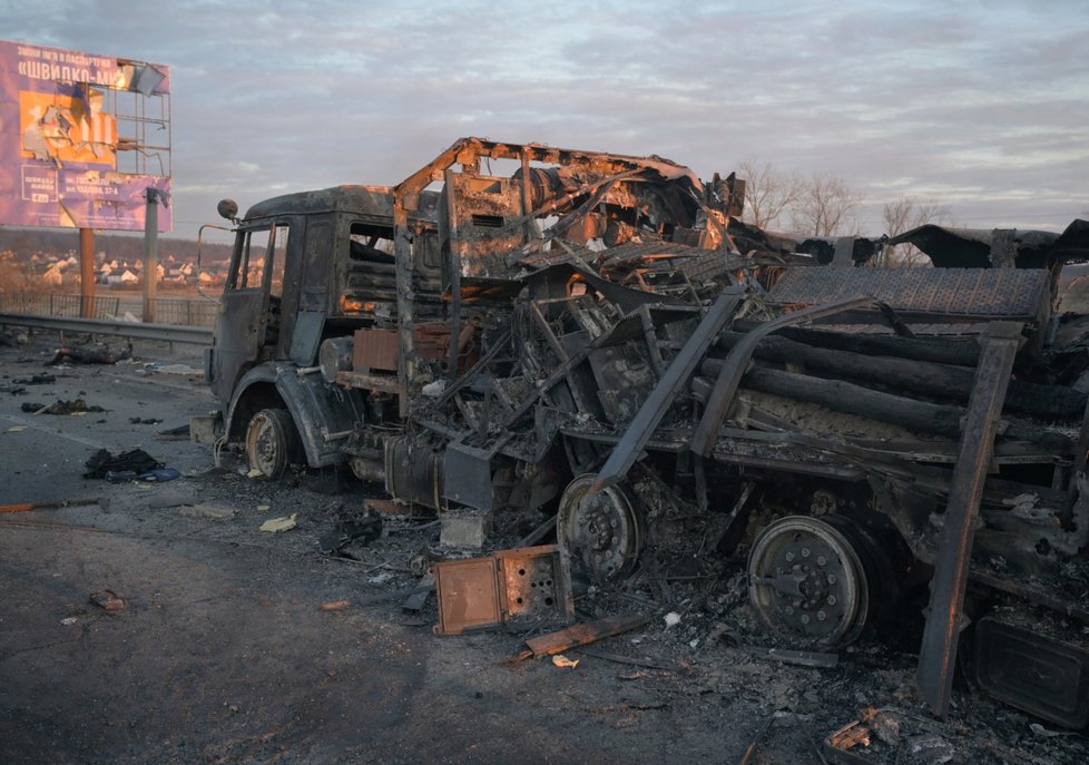 Tvrdé boje se odehrály u města Buča nedaleko Kyjeva.