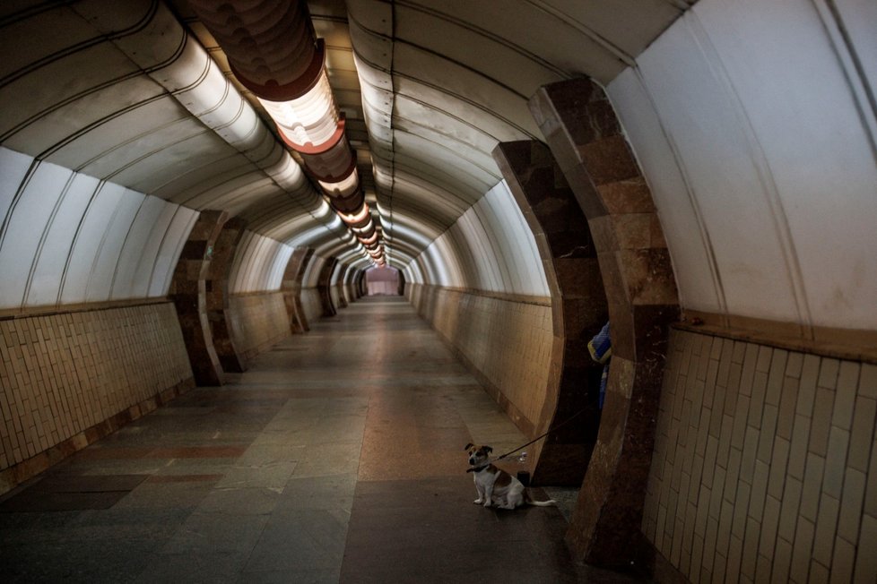 Metro se stalo úkrytem stovek lidí v Charkově. (11.4.2022)