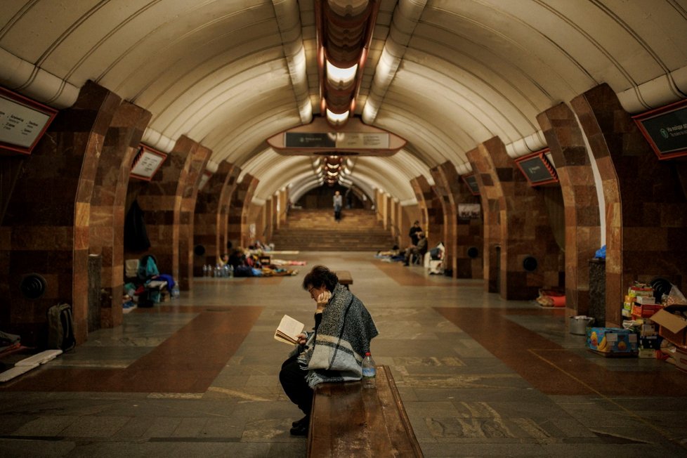 Metro se stalo úkrytem stovek lidí v Charkově. (11.4.2022)