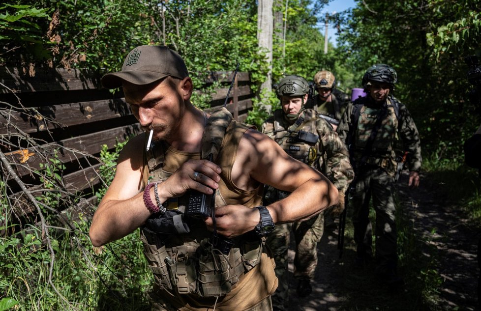 Ukrajinští vojáci na frontové linii v Charkovské oblasti.