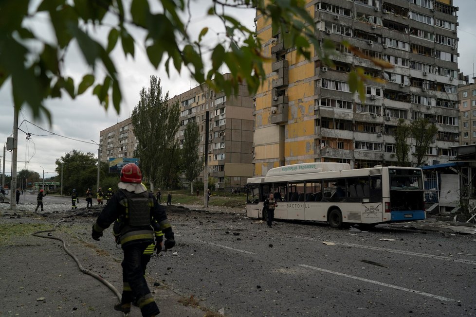 Následky ruského ostřelování ve městě Dnipro. (10.10.2022)
