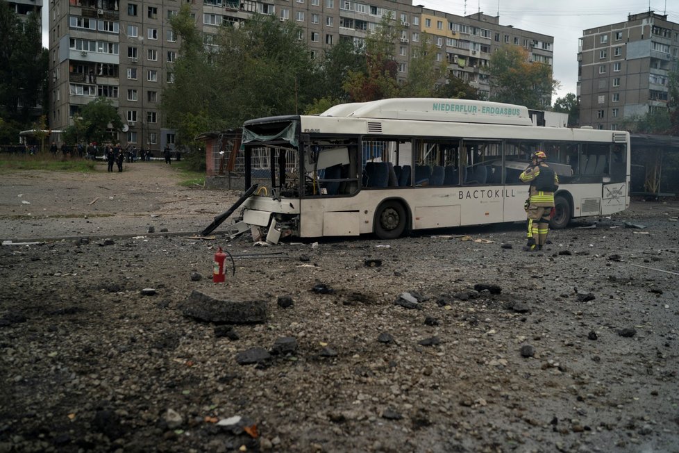 Následky ruského ostřelování ve městě Dnipro. (10.10.2022)