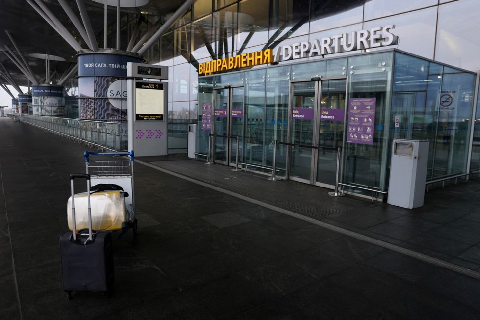 Opuštěná zavazadla na kyjevském letišti po zahájení ruské invaze. (24. 2. 2022)