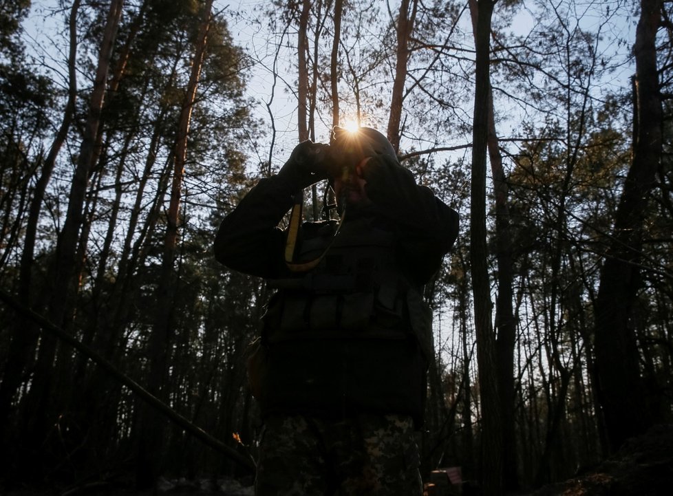 Ukrajinští vojáci na frontě severně od Kyjeva (18. 3. 2022)