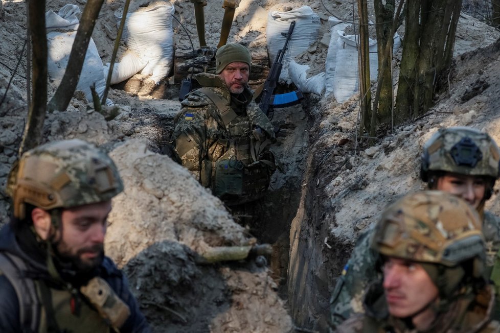 Ukrajinští vojáci na frontě severně od Kyjeva. (18.3.2022)