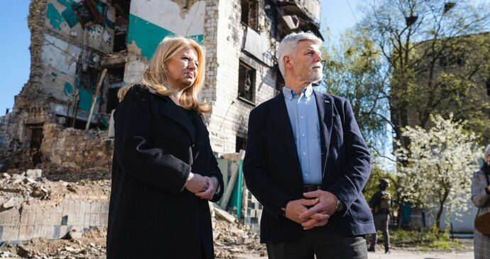 Čaputová a Pavel na Ukrajině: Dojemné setkání s přítelem v Buči a zničená Borodjanka