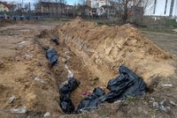 ONLINE: Rusové dál míří hlavně na civilní cíle. Zůstávají po nich masové hroby a trosky