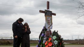 Pohřeb obětí ruské invaze ve městě Buča. (18.4.2022)