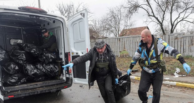 Starosta Buči píše po ruském krveprolití Čechům: Potřebujeme sanitky, bagry i traktory