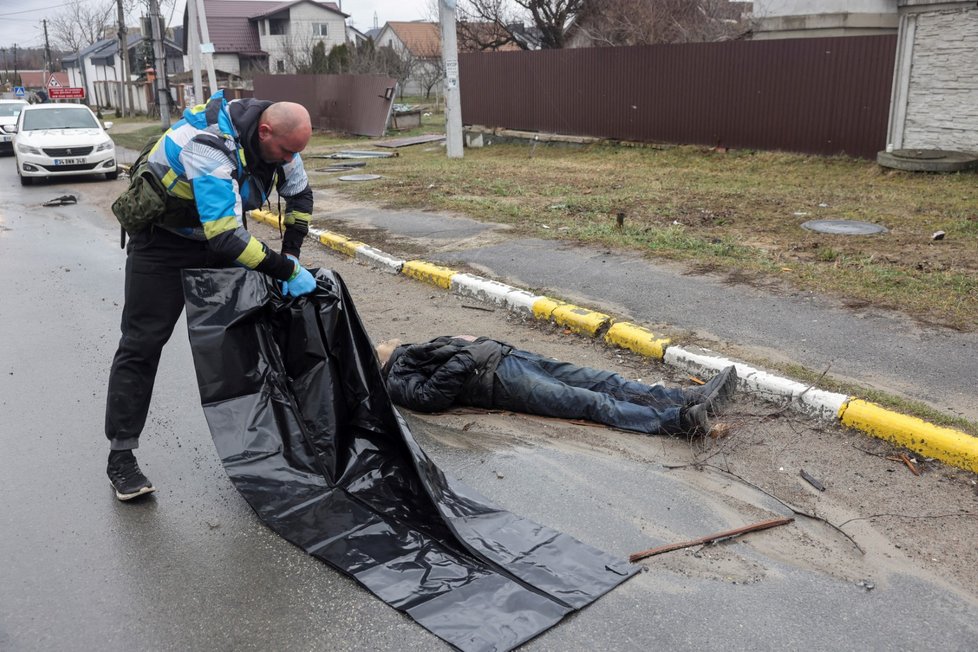 Hrůzné záběry z města Buča (3. 4. 2022)