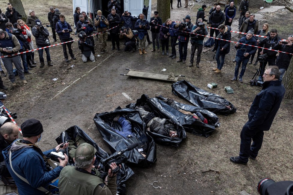 Oběti ruského řádění ve městě Buča (4.4.2022)