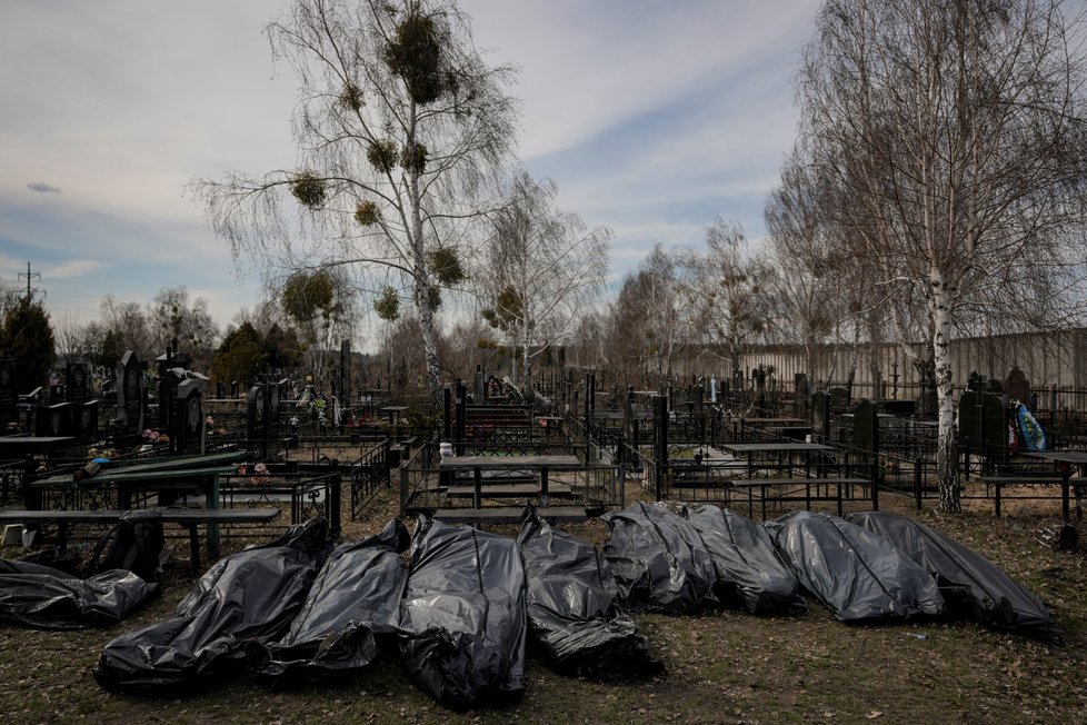Oběti ruského řádění ve městě Buča. (7.4.2022)