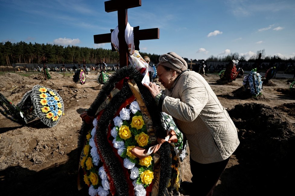 Pohřby v Buči (24.4.2022)