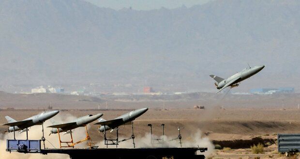 Pomalé, hlučné, létají nízko. Experti vysvětlili, proč Ukrajinci úspěšně bojují s íránskými drony