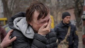 Evakuace civilistů z města Irpiň nedaleko Kyjeva