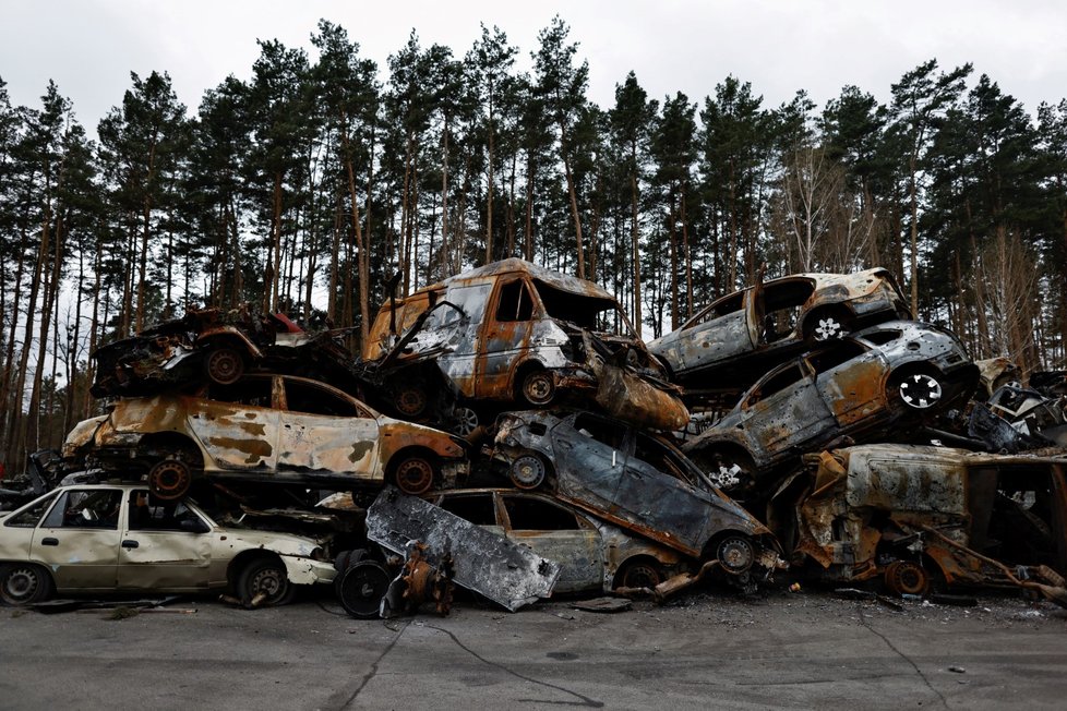 Zkáza po ruském řádění ve městě Irpiň. (18.4.2022)