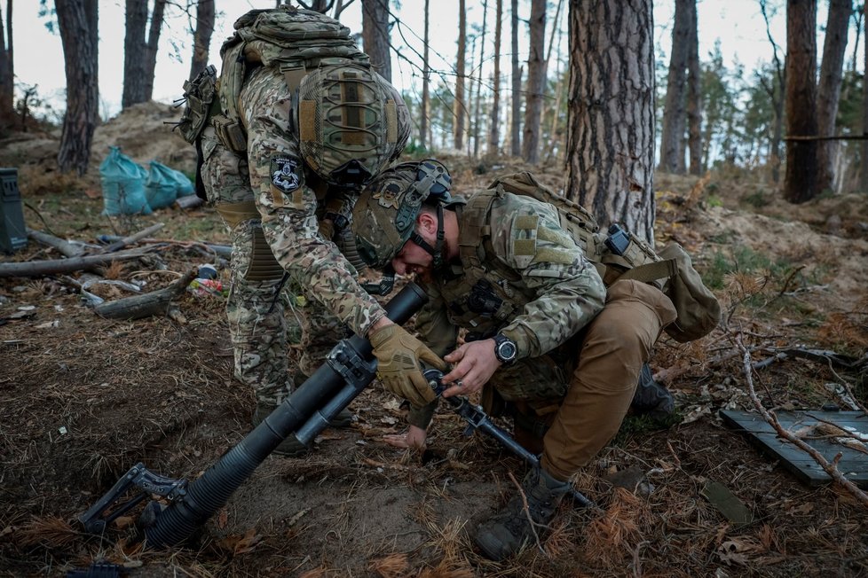 Ukrajinští vojáci poblíž obce Kremina. (3.11.2023)