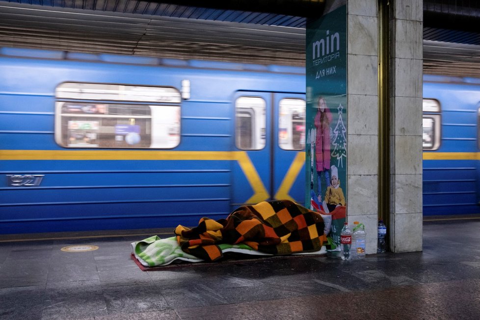 Metro sloužím tisícům lidí v Kyjevě už měsíc jako úkryt před ruskými raketami. (25.3.2022)